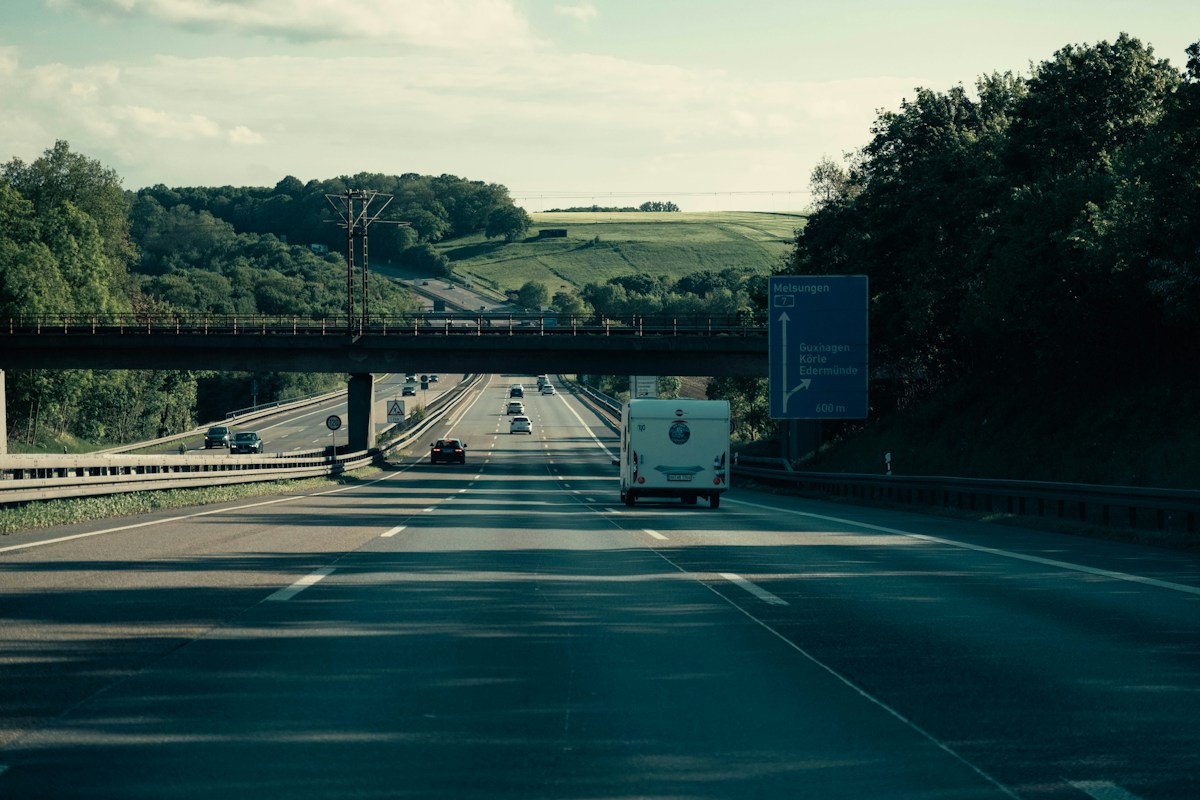 Long-haul autonomous commercial truck corridor operations and route efficiency