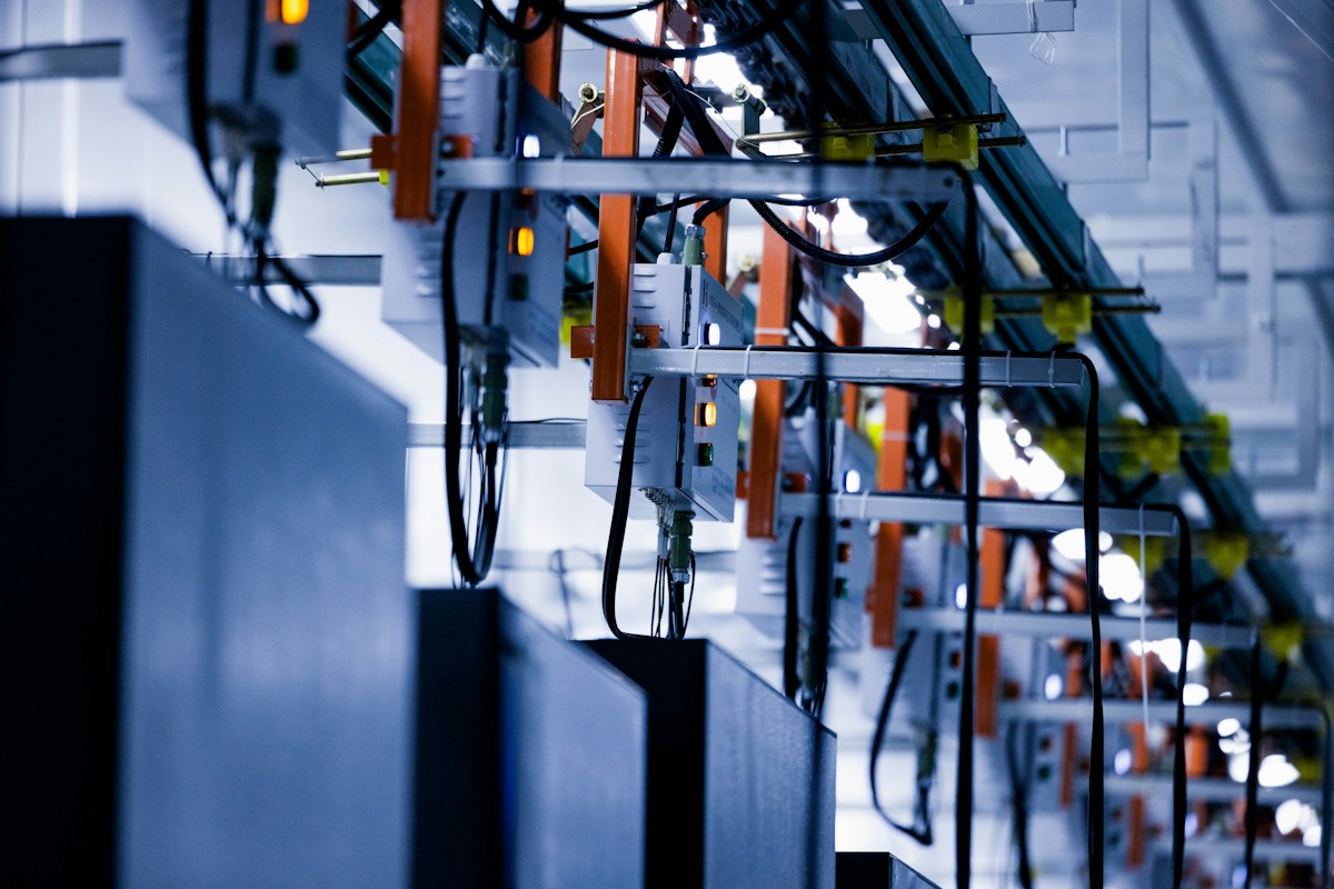 Enterprise cloud microservices container orchestration and distributed latency tuning